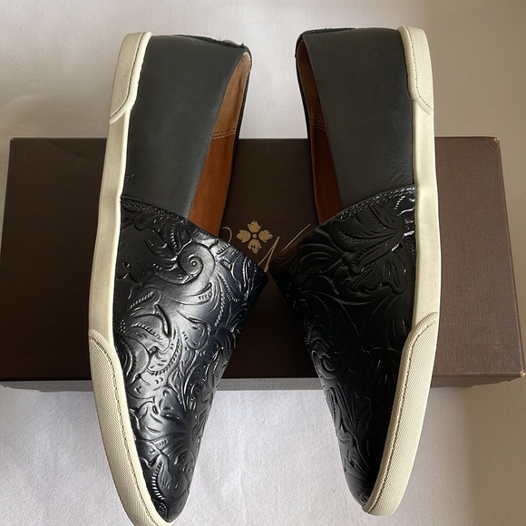 Patricia Nash Women’s Lola Black Tooled Leather Slip On Brand New With box. - Picture 3 of 7